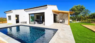 a villa with a swimming pool in front of a house at Villa Florida, 8 pers, vue montagne, 350 m plage à pieds in Pinarellu