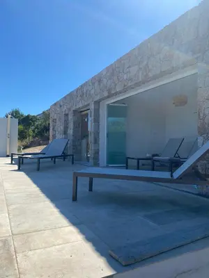 a couple of benches sitting next to a building at Fiore di Machja - Moncale in Moncale