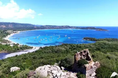 an aerial view of a beach with boats in the water at studio mezzanine climatisé 40 M2 bord de mer in Lecci