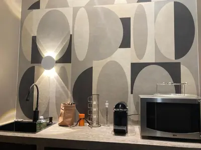 a kitchen counter with a microwave and a sink at STUDIO SPACIEUX TOUT CONFORT CITE IMPERIALE in Ajaccio