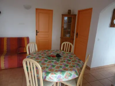 a dining room table with chairs and a bowl of fruit on it at Villa indépendante 2/5 personnes - Palombaggia Vue mer magnifique Porto Vecchio in Porto-Vecchio