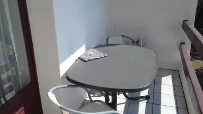 a table and a chair in a room at Studio à la campagne in Villanova