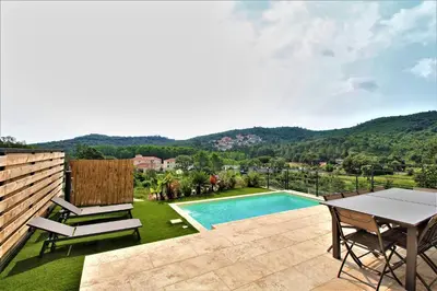a backyard with a pool and a table and chairs at Villa PIETRA 300m de la plage de Favone Piscine privée chauffée in Conca
