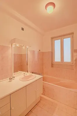 a bathroom with a sink and a tub and a mirror at Appartement centre ville Les Pins Ajaccio in Ajaccio