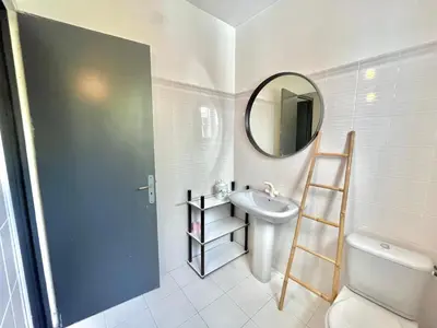 a bathroom with a toilet sink and a mirror at Appartement rez de villa CORTE in Corte