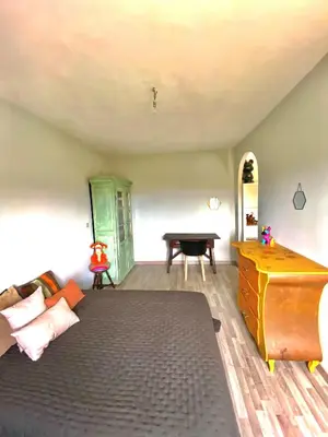a bedroom with a bed and a table at Appartement Haut de Villa centre-ville CORTE in Corte