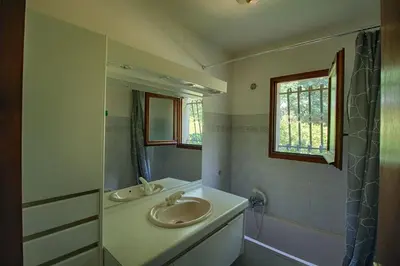 a bathroom with two sinks and a mirror at VILLA 200 m de la plage La Liscia TIUCCIA in Casaglione