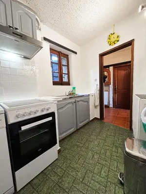 a kitchen with a stove and a sink at 5 Min de la Plage - T4 avec Piscine & Tennis in Propriano