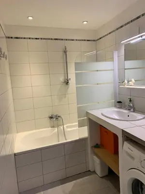 a bathroom with a tub and a sink and a bath tub at Jolie maison individuelle dans l’extrême sud in Monacia-dʼAullène
