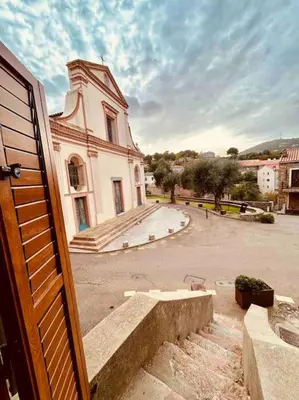 an open door of a building with a courtyard at Charmant petit appartement place de l eglise in Piana