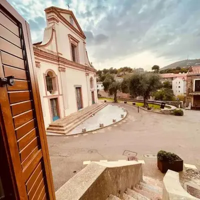 Charmant petit appartement place de l eglise