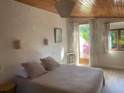 a living room with a bed and a window at Maison à 150m de la plage naturiste, 2 chambres in Linguizzetta