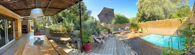 a backyard with a pool and a patio with plants at Villa A Liccia piscine 4pers proche Ville et Port in Porto-Vecchio