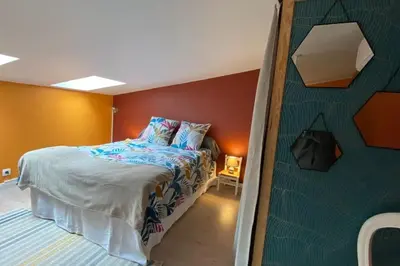 a bedroom with a bed and a wall at Tranquillité ,vue mer in Chiatra