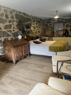 a bedroom with two beds and a table and a couch at A Casa Carbinesa in Carbini