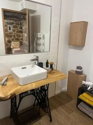 a bathroom with a white sink and a mirror at A Casa Carbinesa in Carbini