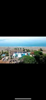 an aerial view of a resort with a swimming pool at Appartement front de mer et piscines in Ghisonaccia