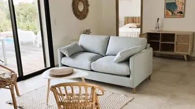 a living room with a couch and a table at Villa Copines, 4 pers, piscine chauffée, 5 mn plage in Cirendinu