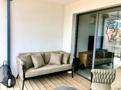 a living room with a couch and a television at Appartamentu A Leccia in Grosseto-Prugna