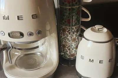 a white blender sitting on top of a counter at Appartement prestige, cour Paoli in Corte