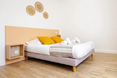 a bedroom with a large bed with yellow pillows at Casamea - T3 U Benestà in Talasani