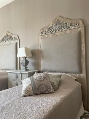 a bedroom with a desk with a mirror and a chair at VILLA luxueuse privée avec piscine lagon in Calenzana