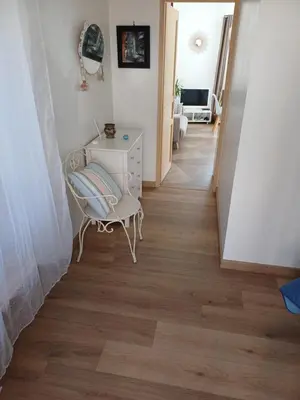 a hallway with a desk and a chair in a room at JOLI 2 PIECES SERRIERA in Serriera