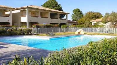 a swimming pool in front of a house at Appartement Laurel, 4 personnes, piscine, plage à 2 min en voiture in Lecci