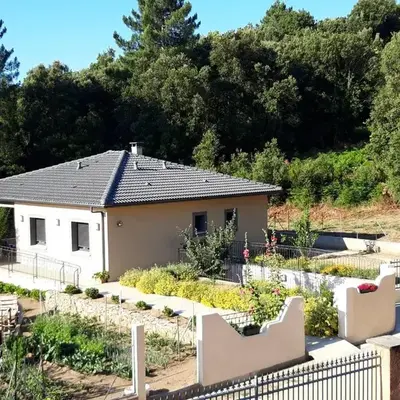 Maison entre les montagnes à Levie