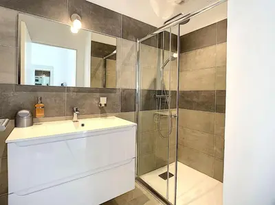 a bathroom with a sink and a shower at Porto vecchio - St.cyprien - Corse du sud -plages in Lecci