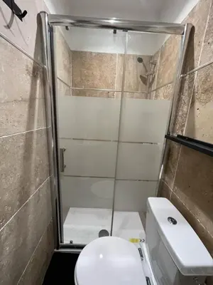 a small bathroom with a shower and a toilet at Appartement douillet en ville in Ajaccio