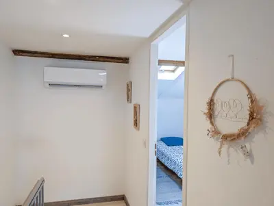 a hallway with a door leading to a bedroom at I Tre Taglincchi, U Terzu - Proche mer, Clim, Wifi, Parking gratuit in Taglio-Isolaccio