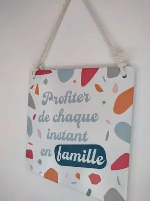a bag with a sign that says protector die chargeant anenna at T3 Madiana, Climatisé, piscines, resto, 5mn plages in Lecci