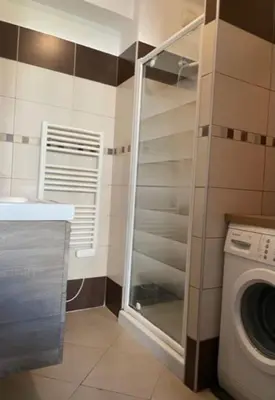 a bathroom with a washing machine and a washer at Bel Appartement en plein cœur de Folelli in Penta-di-Casinca