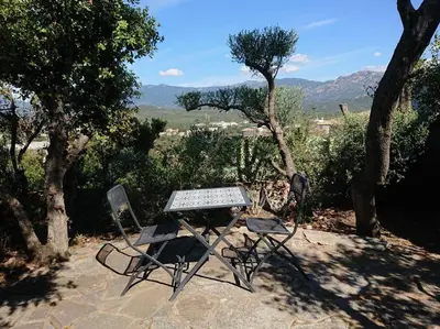 a picnic table and two chairs sitting on a patio at Studio à 5 minutes à pied du centre ville de Porto Vecchio in Porto-Vecchio