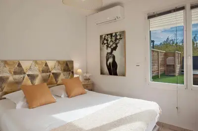 a bedroom with a white bed and a window at Appartement 