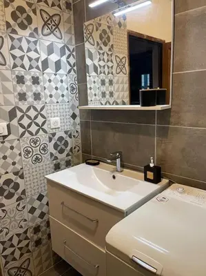 a bathroom with a sink and a mirror at Bas de villa pour 6 in Venzolasca