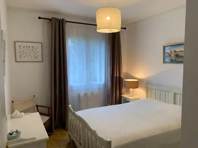 a bedroom with a large bed and a window at Appartement T4 climatisé, lumineux et vue mer à Solenzara in Sari Solenzara