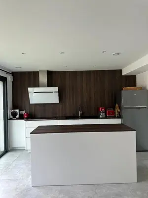 a kitchen with a white island in the middle at Appartement T2 Casa Di Simone Pietrosella Corse du Sud in Pietrosella