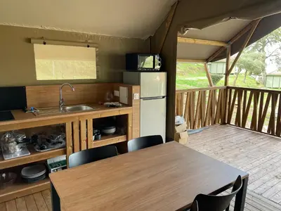 a kitchen and dining room with a table and chairs at lodge lavallee in Belvédère