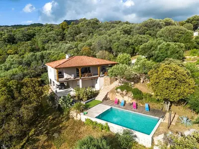 an aerial view of a house with a swimming pool at Maison vue Mer et Maquis in Olmeto
