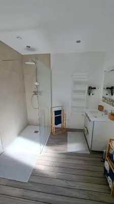 a bathroom with a shower and a glass door at Maison de vacances avec piscine proche mer et montagne in Ghisonaccia