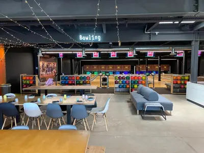 a restaurant with tables and chairs in a store at Appartement 2 pièces dans une résidence hôtelière Les Hameaux de Saint-Cyprien in Lecci
