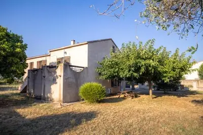 a small house in a yard with a tree at Bas de villa, Haute-Corse, vue montagne, 5min des plages in Prunelli-di-Fiumorbo