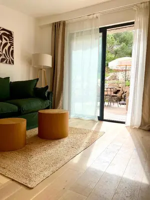 a living room with a green couch and a table at Caseddu 100m de la plage in Belvédère