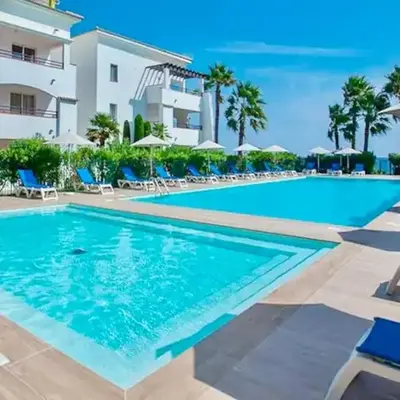 Appartement en bord de mer avec piscine