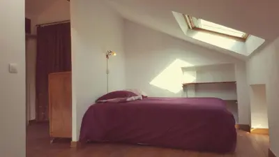 a bedroom with a bed with a purple blanket at Appartement Corse Extrême-Sud in Monacia-dʼAullène