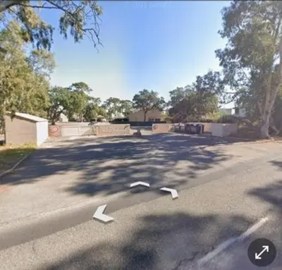 a street with white arrow signs in the road at Villa les pieds dans l'eau in Borgo