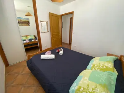 a bedroom with a large bed with towels on it at Villa pour 4 personnes proche Santa Giulia in Sotta