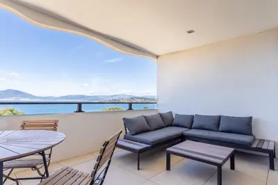 a living room with a couch and a table at Magadhja Fiurita - Appt climatisé - Vue mer in Pietrosella